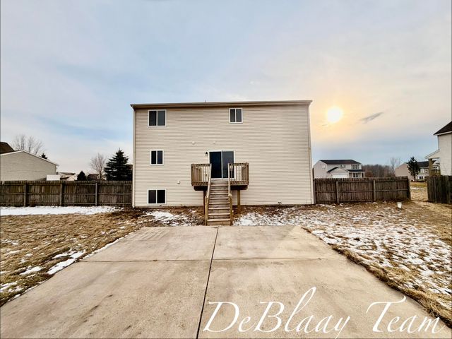 6873 Peninsula Drive Ne, Courtland Twp, MI 49341