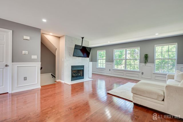 41 Rojewski Way, Parlin, NJ 08859