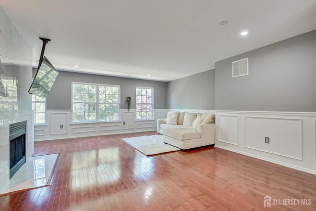 41 Rojewski Way, Parlin, NJ 08859