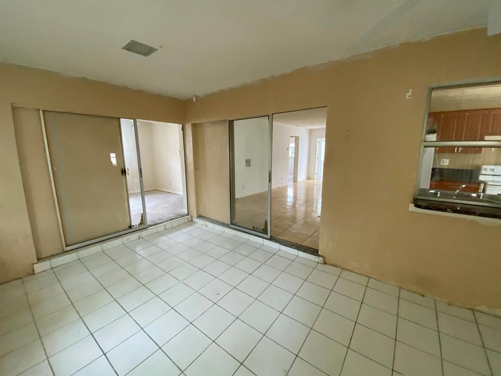 Image 11 of property listing at 5139 NW 43rd Court, Lauderdale Lakes, FL 33319