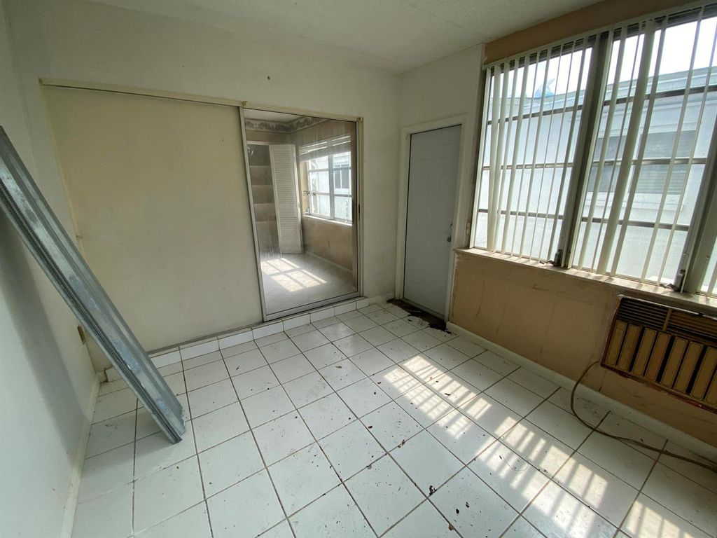 Image 13 of property listing at 5139 NW 43rd Court, Lauderdale Lakes, FL 33319
