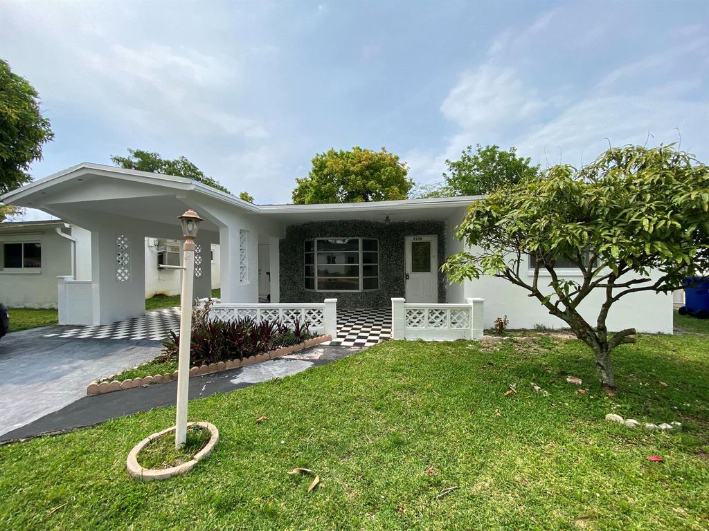 Image 19 of property listing at 5139 NW 43rd Court, Lauderdale Lakes, FL 33319