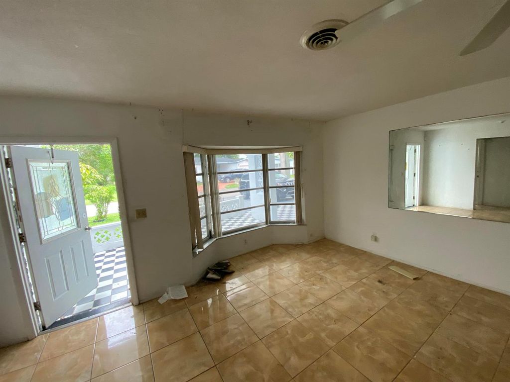 Image 3 of property listing at 5139 NW 43rd Court, Lauderdale Lakes, FL 33319