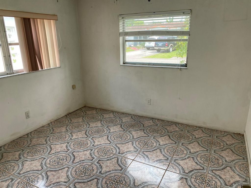 Image 6 of property listing at 5139 NW 43rd Court, Lauderdale Lakes, FL 33319