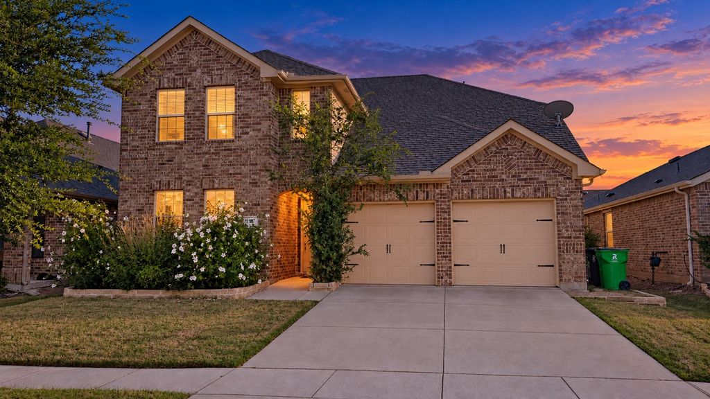 1900 Outpost Creek Lane, Aubrey, TX 76227