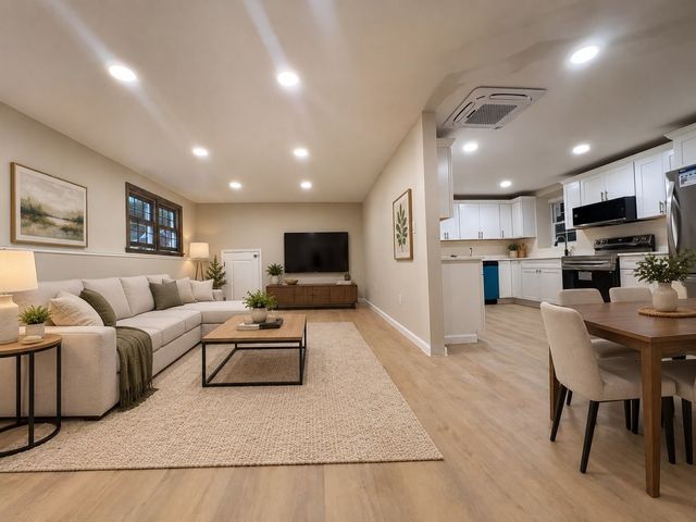 8 Birch Ln A, Shrewsbury, MA 01545