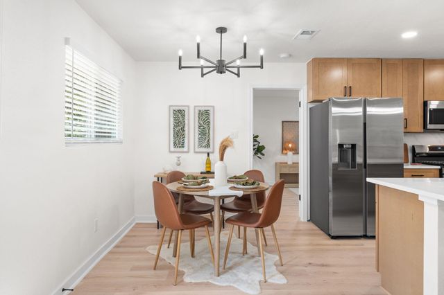 6807 Luckenbach LN, Austin, TX 78729