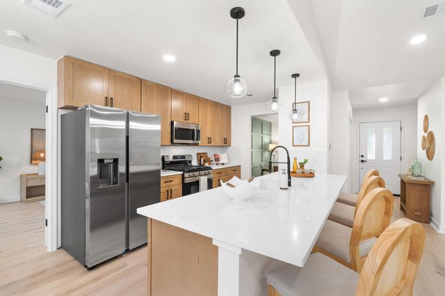 6807 Luckenbach LN, Austin, TX 78729