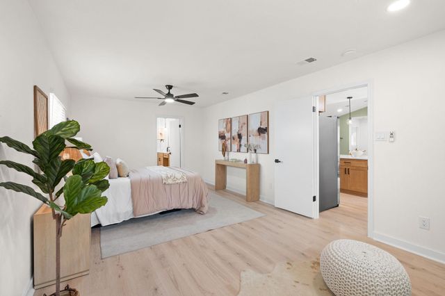 6807 Luckenbach LN, Austin, TX 78729