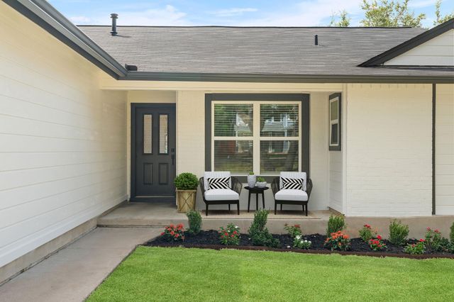 6807 Luckenbach LN, Austin, TX 78729
