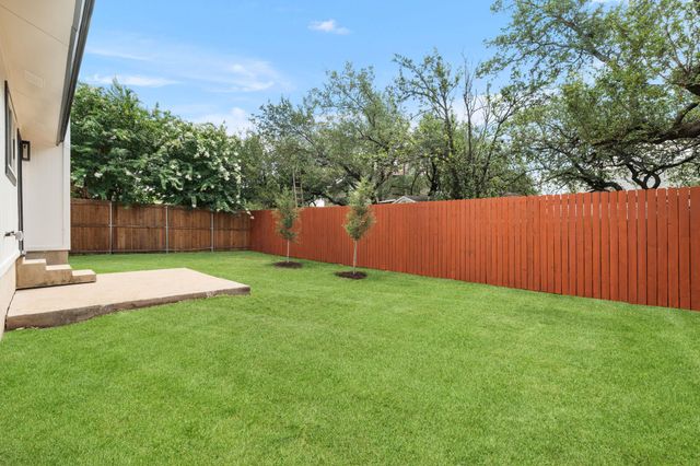 6807 Luckenbach LN, Austin, TX 78729