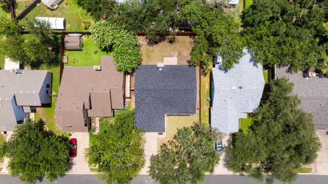 6807 Luckenbach LN, Austin, TX 78729