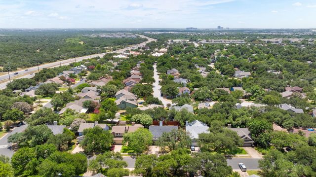 6807 Luckenbach LN, Austin, TX 78729