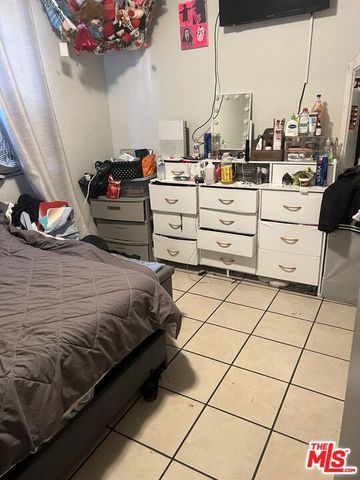 8111 S Main Street, Los Angeles, CA 90003