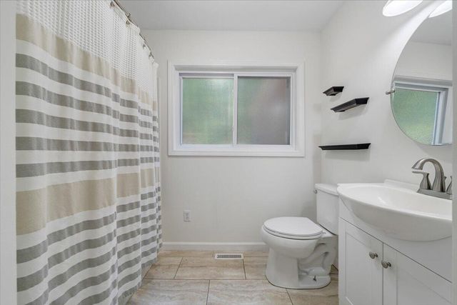 105 Windlass CT, Moneta, VA 24121