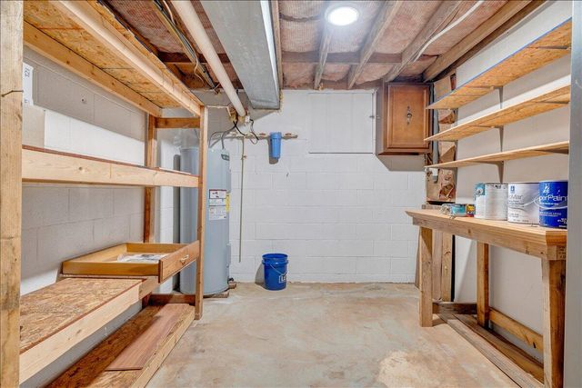 105 Windlass CT, Moneta, VA 24121