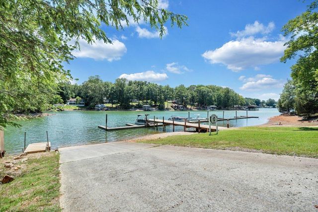 105 Windlass CT, Moneta, VA 24121