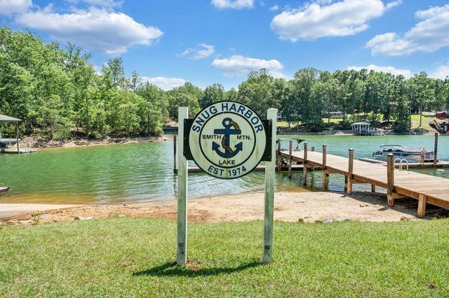 105 Windlass CT, Moneta, VA 24121
