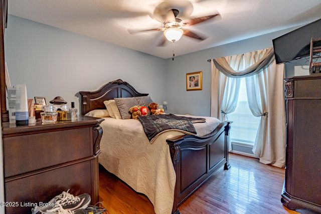 6912 Day Break Ct, Louisville, KY 40272