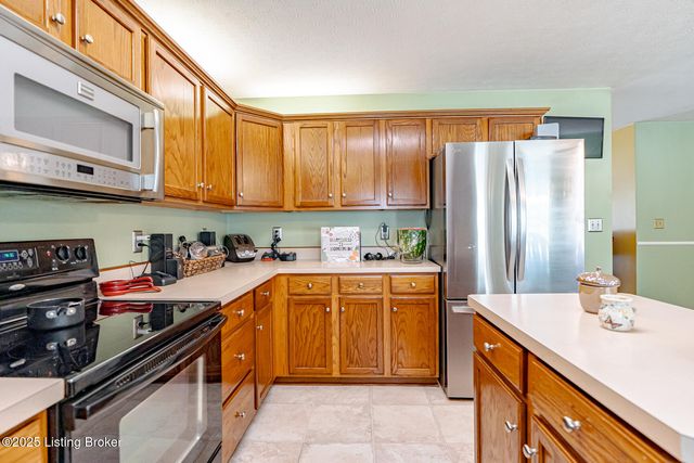 6912 Day Break Ct, Louisville, KY 40272
