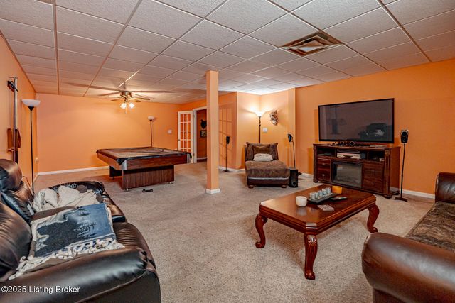 6912 Day Break Ct, Louisville, KY 40272