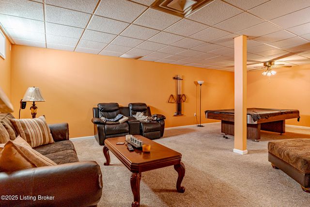 6912 Day Break Ct, Louisville, KY 40272