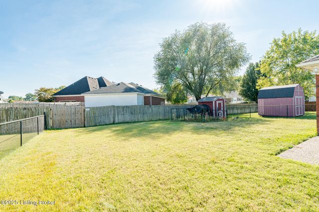 6912 Day Break Ct, Louisville, KY 40272