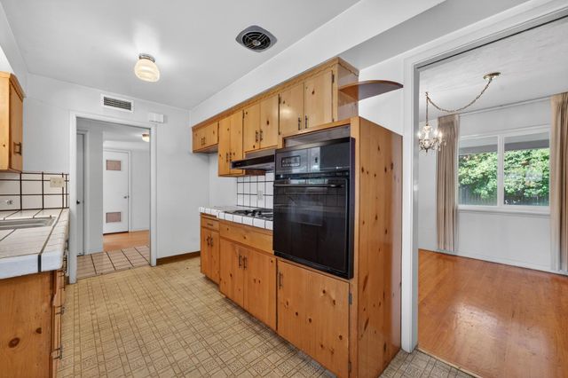 4274 Warren Ave, Sacramento, CA 95822