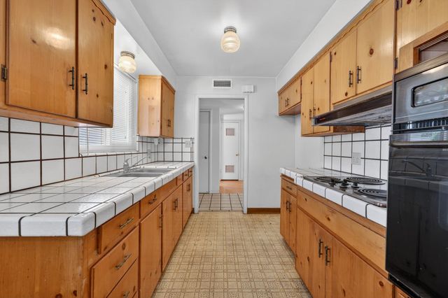 4274 Warren Ave, Sacramento, CA 95822
