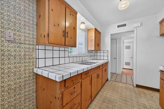 4274 Warren Ave, Sacramento, CA 95822
