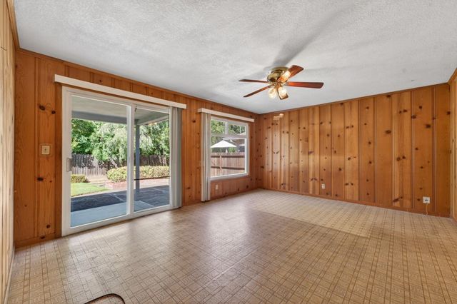 4274 Warren Ave, Sacramento, CA 95822