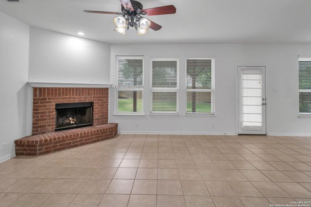 306 BIRKDALE DR, Cibolo, TX 78108