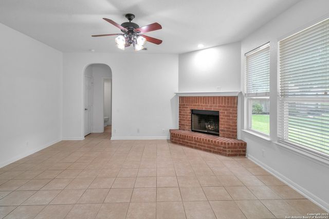 306 BIRKDALE DR, Cibolo, TX 78108