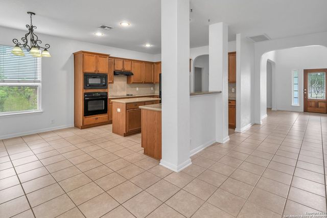306 BIRKDALE DR, Cibolo, TX 78108