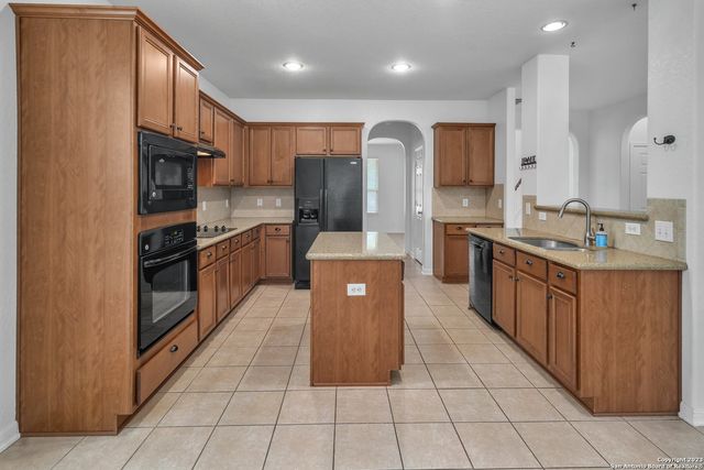 306 BIRKDALE DR, Cibolo, TX 78108