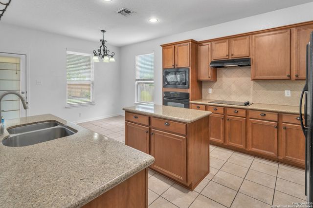 306 BIRKDALE DR, Cibolo, TX 78108