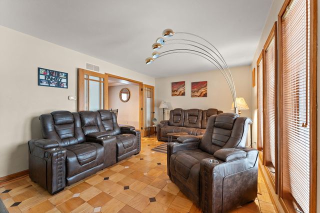 602 Brunswick Court, Valparaiso, IN 46383