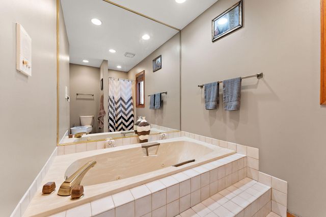 602 Brunswick Court, Valparaiso, IN 46383