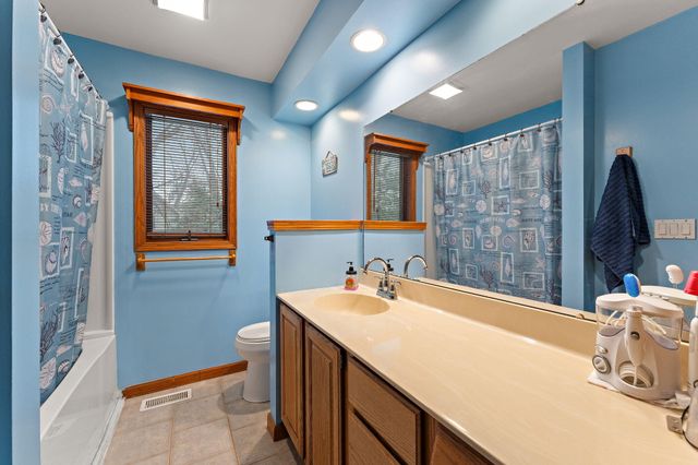 602 Brunswick Court, Valparaiso, IN 46383