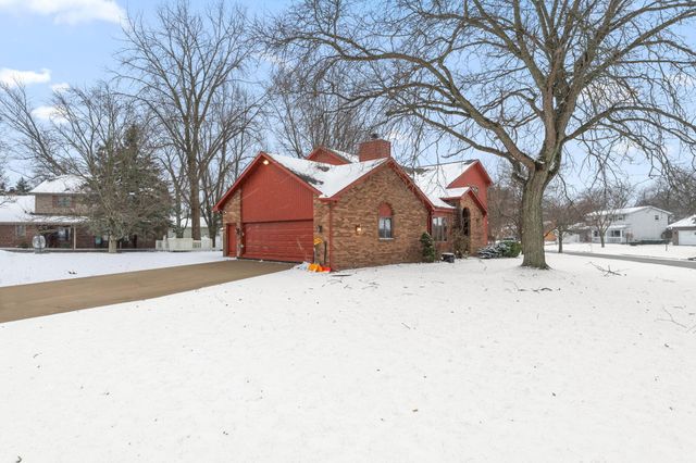 602 Brunswick Court, Valparaiso, IN 46383