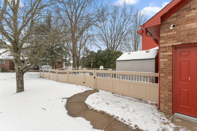 602 Brunswick Court, Valparaiso, IN 46383