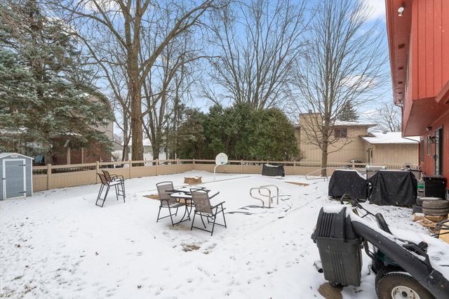 602 Brunswick Court, Valparaiso, IN 46383