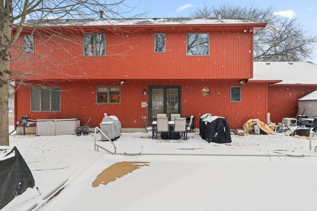 602 Brunswick Court, Valparaiso, IN 46383