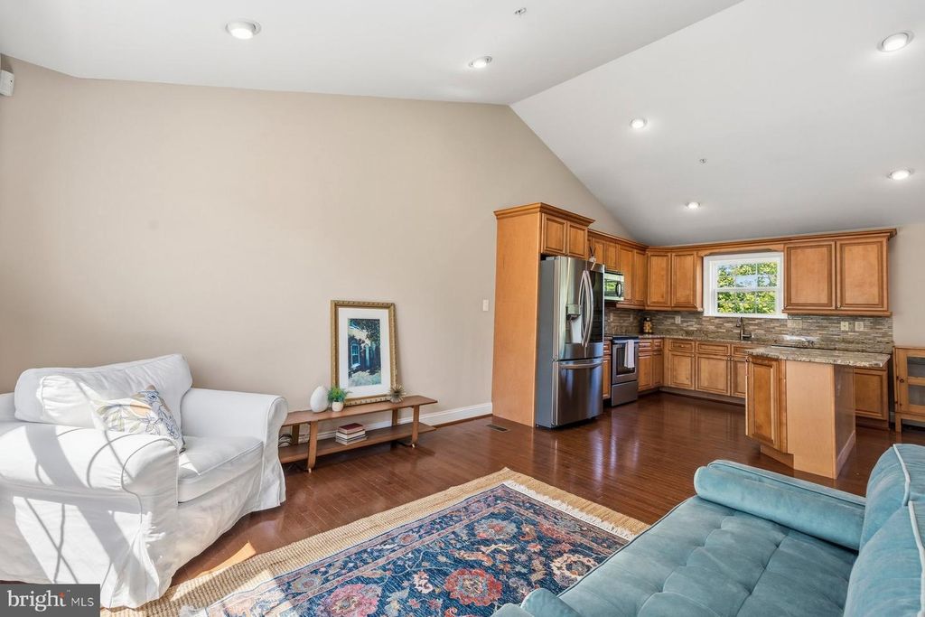 Image 10 of property listing at 2261 PARK HILL AVE, Baltimore, MD 21211