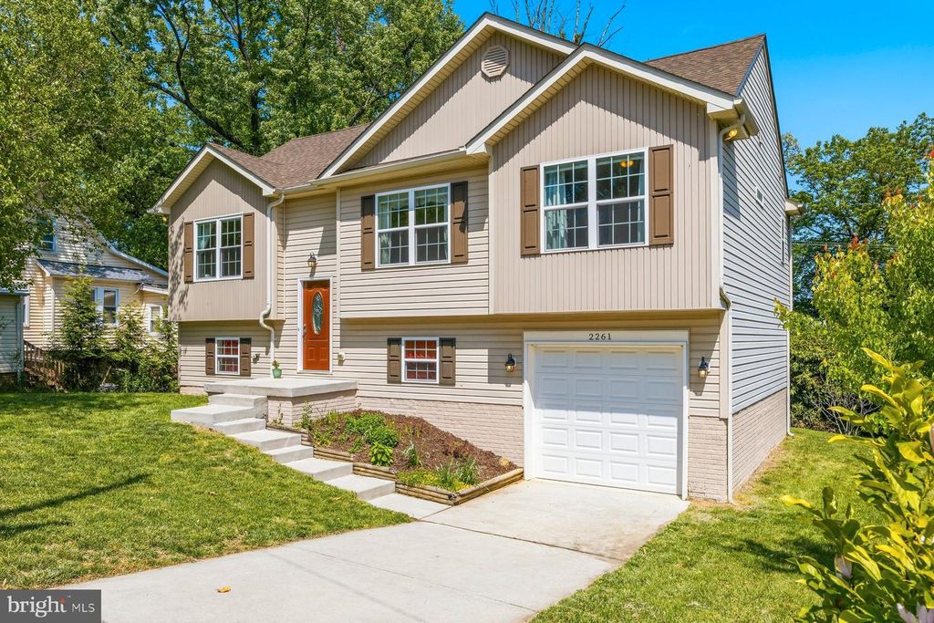 Image 2 of property listing at 2261 PARK HILL AVE, Baltimore, MD 21211