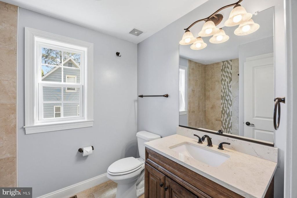 Image 21 of property listing at 2261 PARK HILL AVE, Baltimore, MD 21211
