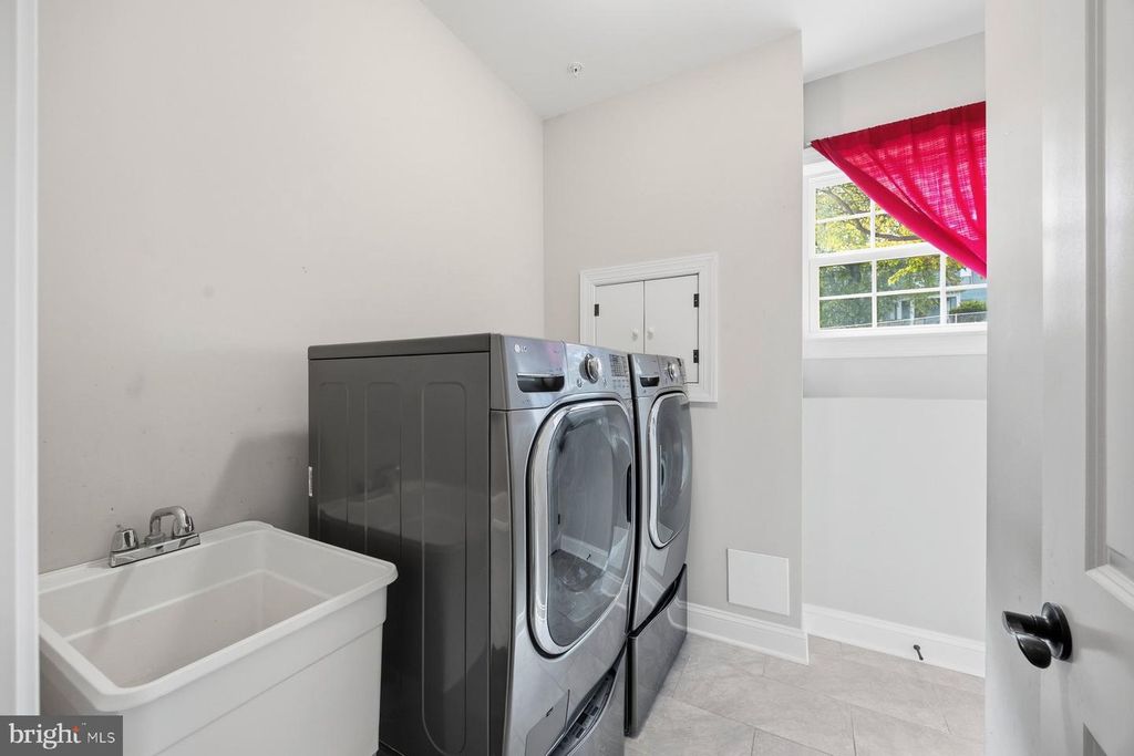 Image 33 of property listing at 2261 PARK HILL AVE, Baltimore, MD 21211