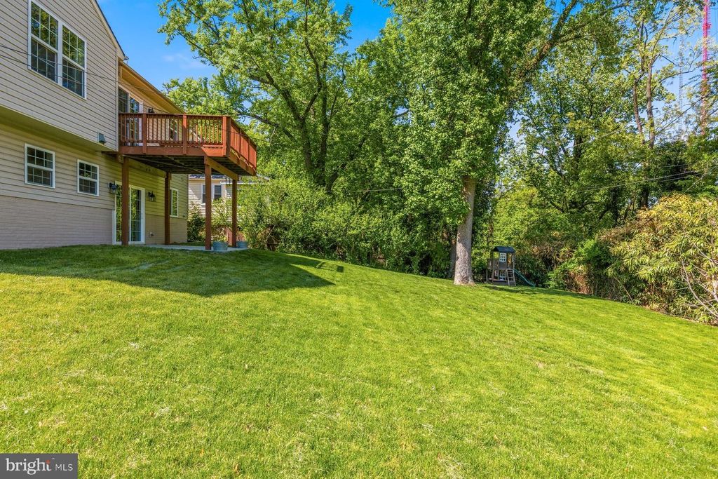 Image 39 of property listing at 2261 PARK HILL AVE, Baltimore, MD 21211
