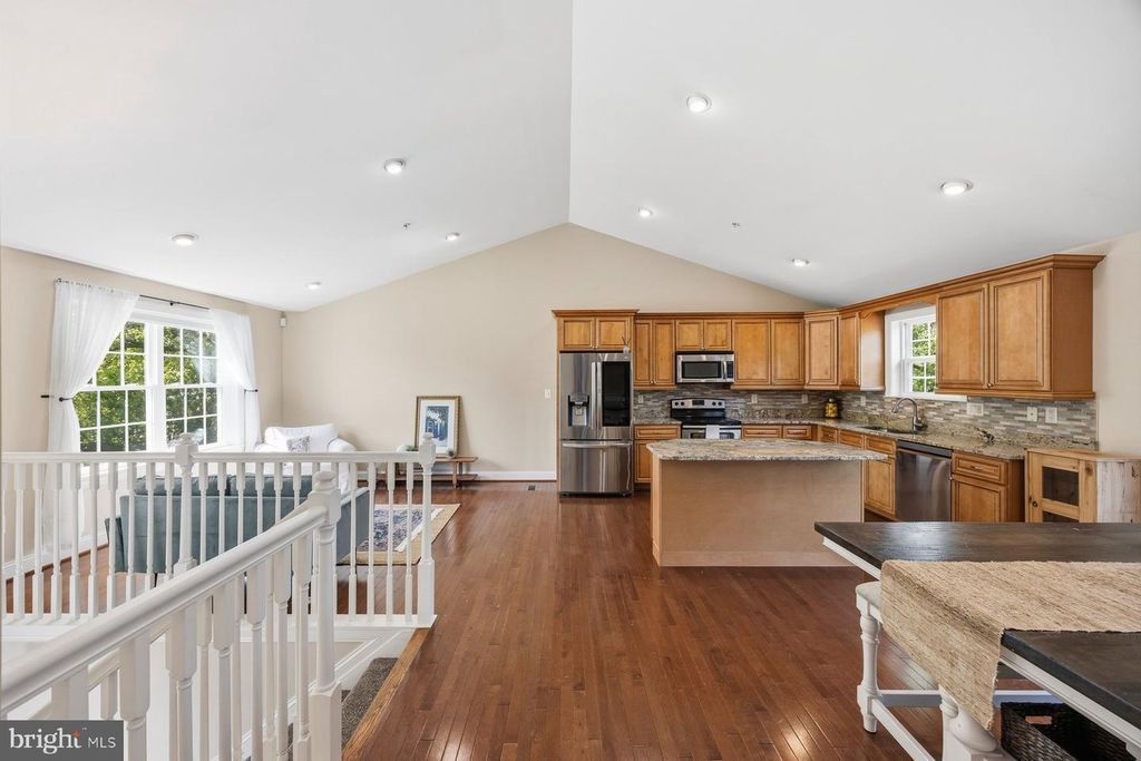 Image 4 of property listing at 2261 PARK HILL AVE, Baltimore, MD 21211