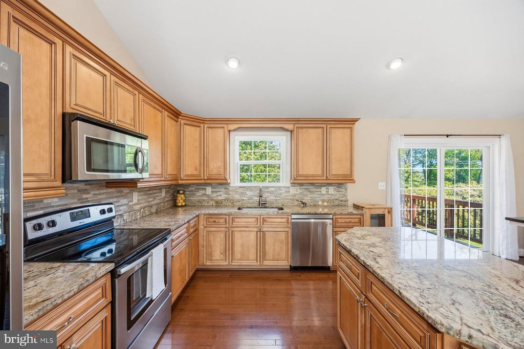 Image 7 of property listing at 2261 PARK HILL AVE, Baltimore, MD 21211
